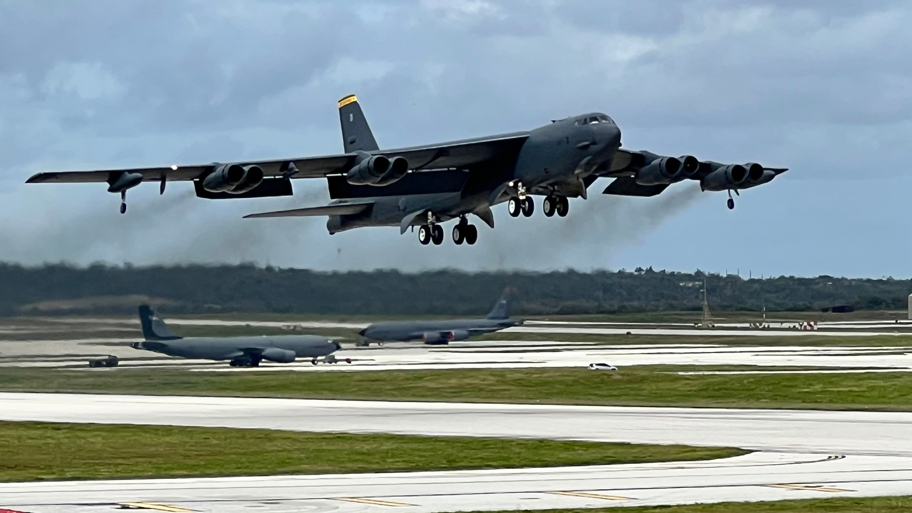 Air Force says restoring nukes on some B-52s would cost .5 million