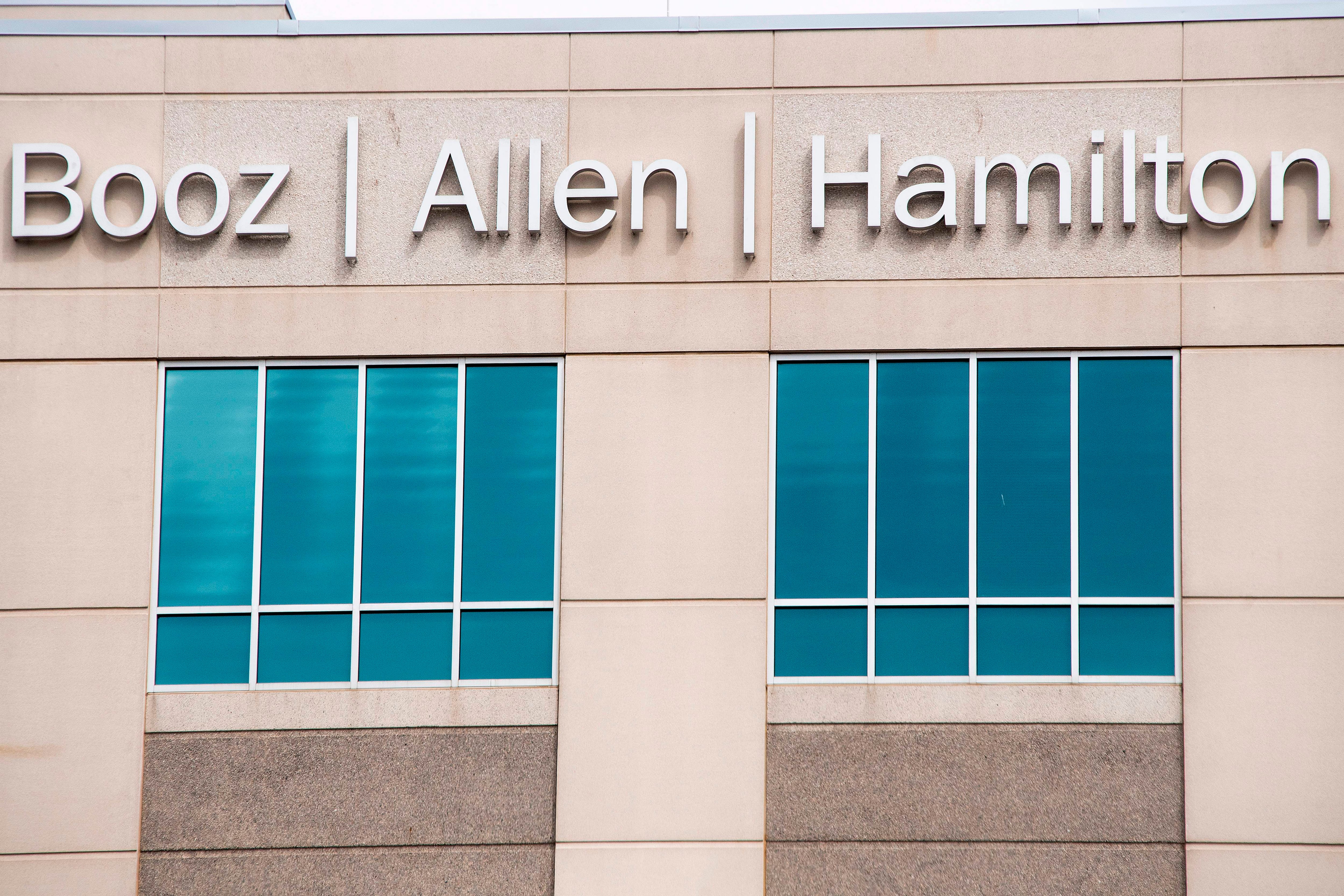 Us Urges Speed In Booz Allen Antitrust Case As Nsa Intel Contract Nears