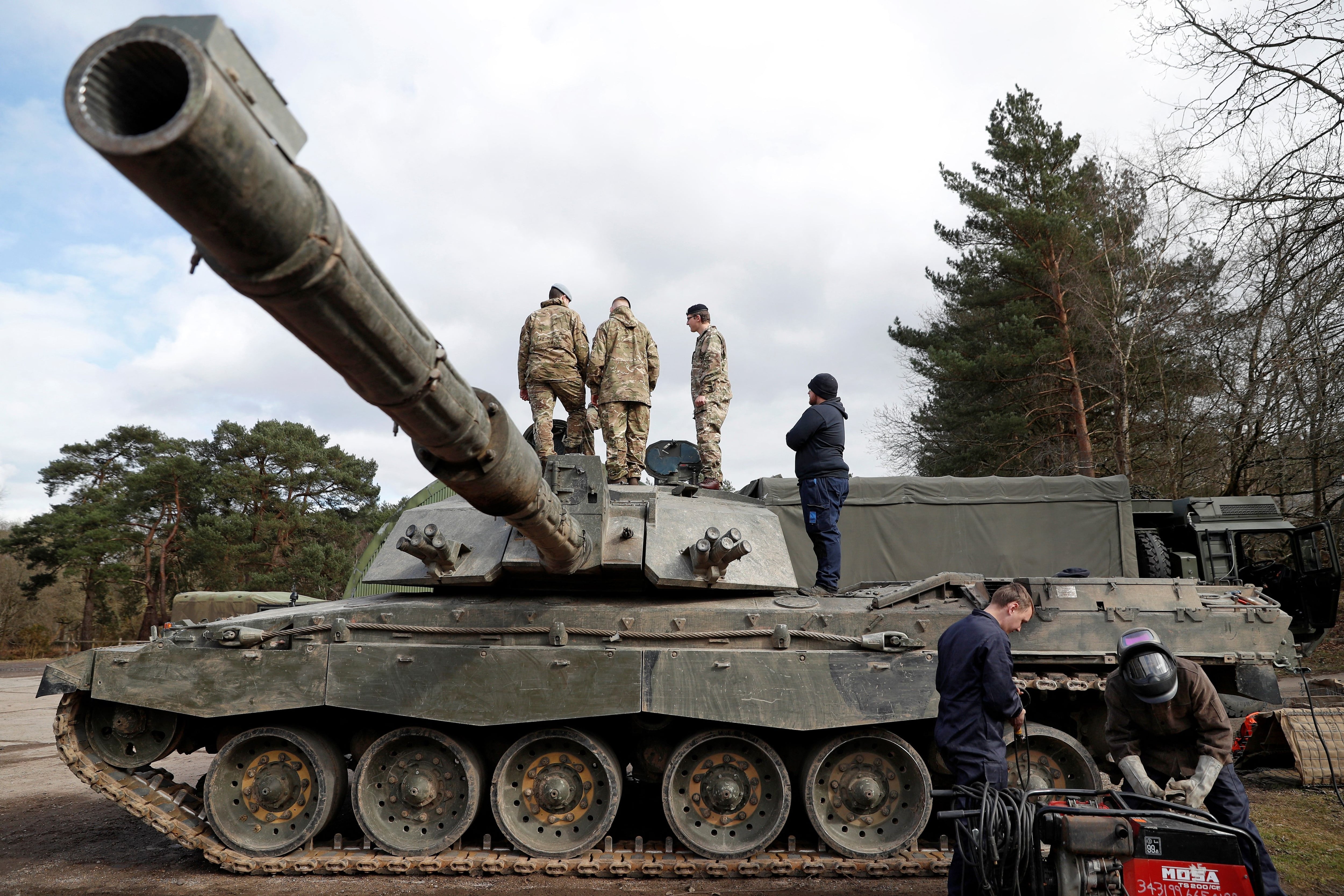 Challenger 2: The heavy duty British tank being used by Ukraine
