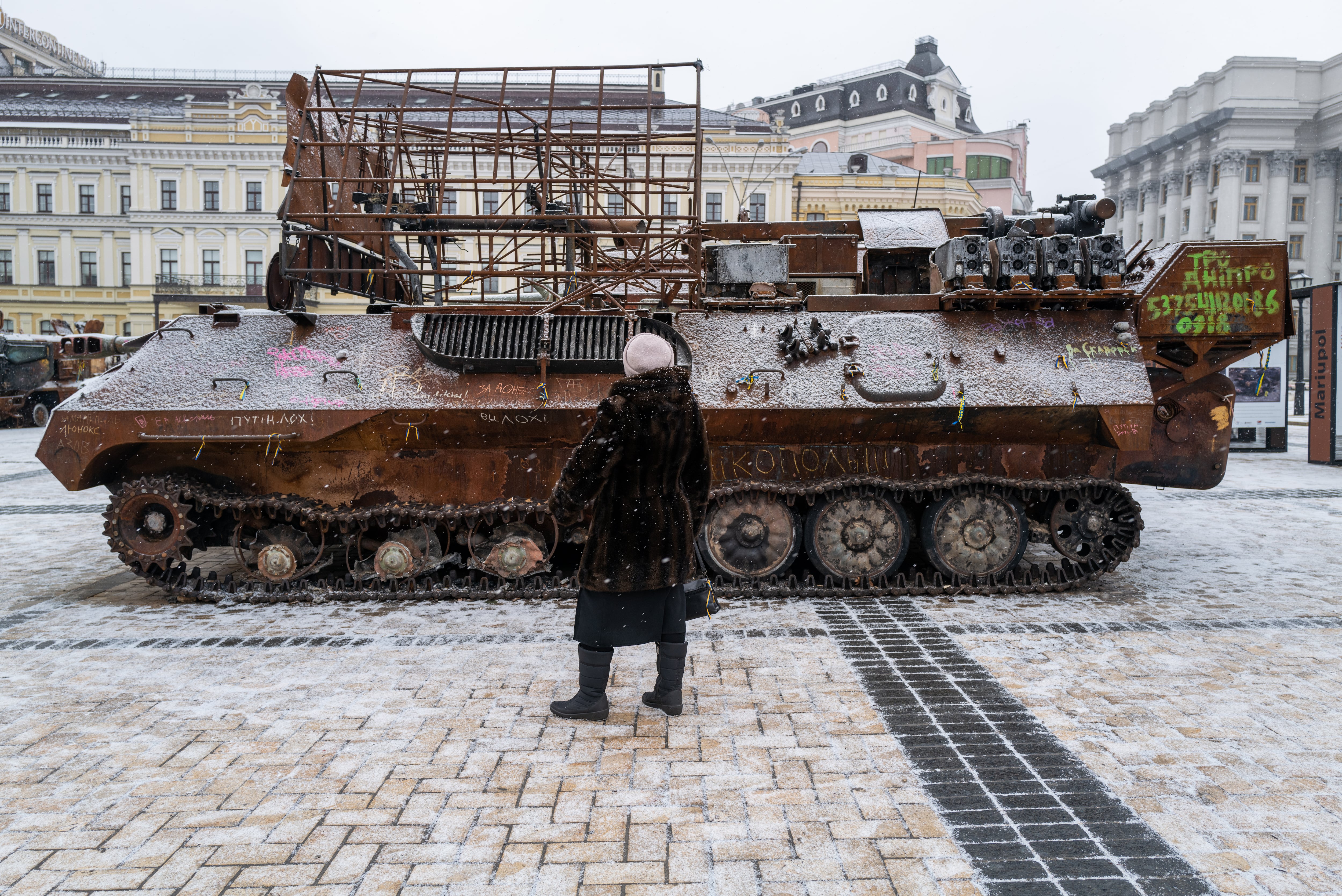 When will the Russia-Ukraine war end? Experts offer their predictions.