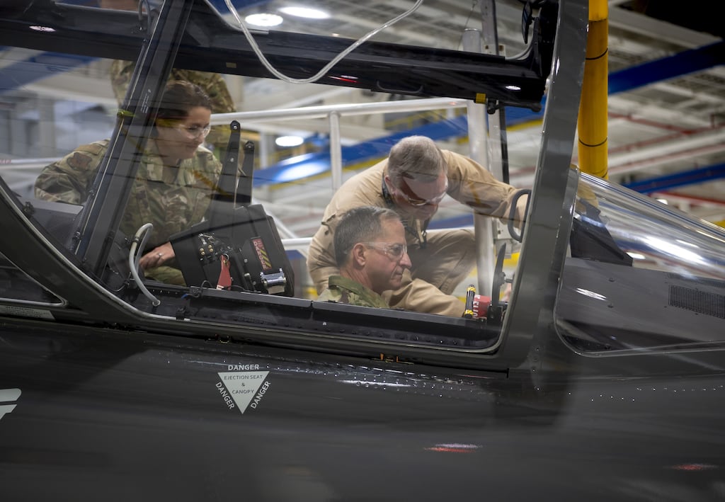 The US Air Force has built and flown a mysterious full-scale prototype ...